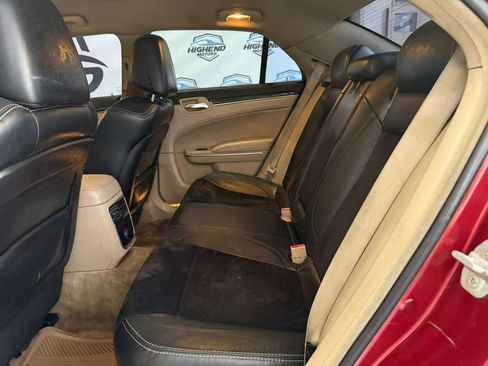 Used 2014 Chrysler 300 w/ Driver Convenience Group image 19