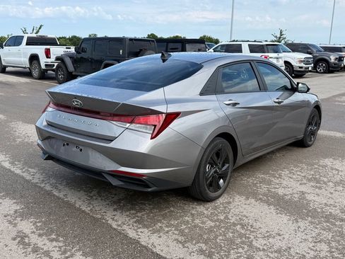Used 2023 Hyundai Elantra SEL FWD image 17