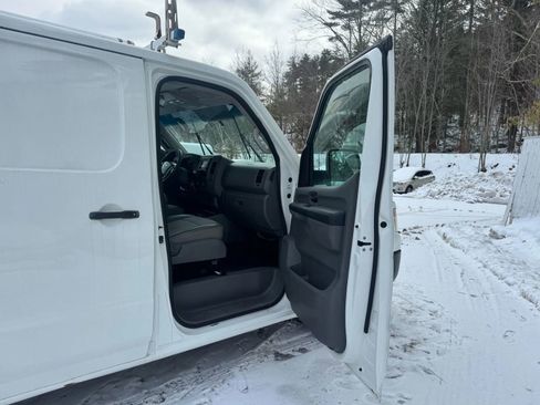Used 2015 Nissan NV 2500 SV w/ Technology Package image 15