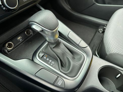 Used 2025 Kia Soul LX w/ LX Technology Package FWD image 36
