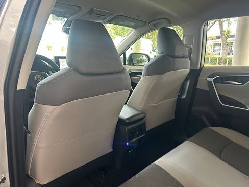 Used 2025 Toyota RAV4 XLE AWD/4WD image 32