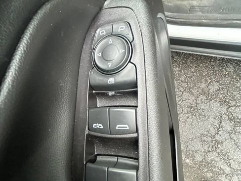 Used 2019 Chevrolet Equinox LT w/ LPO, Blackout Package FWD image 17