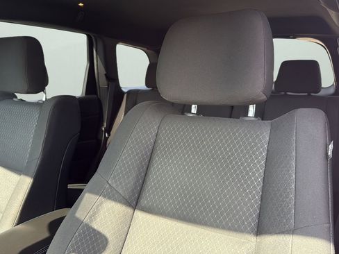 Used 2019 Jeep Grand Cherokee Laredo AWD/4WD image 9