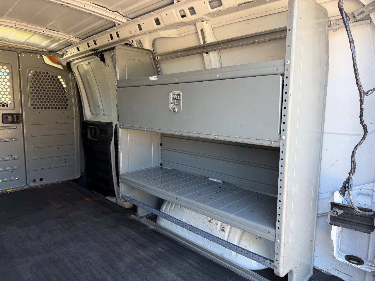 Used 2011 GMC Savana 2500 RWD image 19