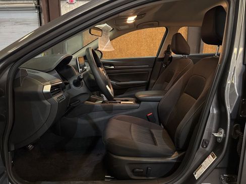 Used 2025 Nissan Altima 2.5 SV image 16