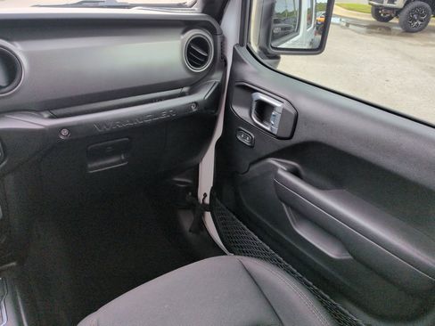 Used 2022 Jeep Wrangler Unlimited Sport AWD/4WD image 17