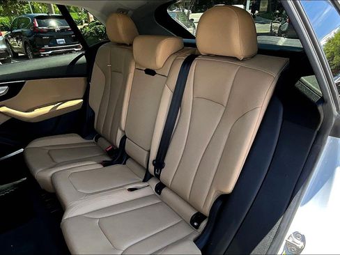 Used 2019 Audi Q8 Premium Plus w/ Premium Plus AWD/4WD image 28