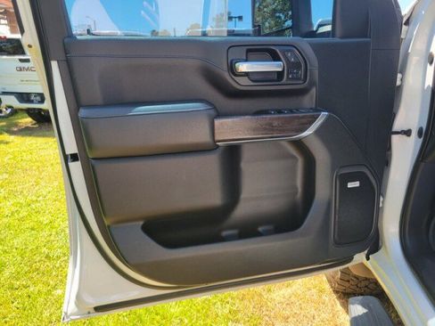 Used 2022 GMC Sierra 2500 Denali w/ Denali Ultimate Package AWD/4WD image 11