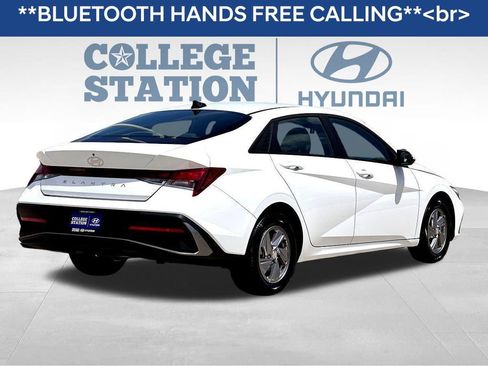 Used 2025 Hyundai Elantra SE w/ Cargo Package image 8