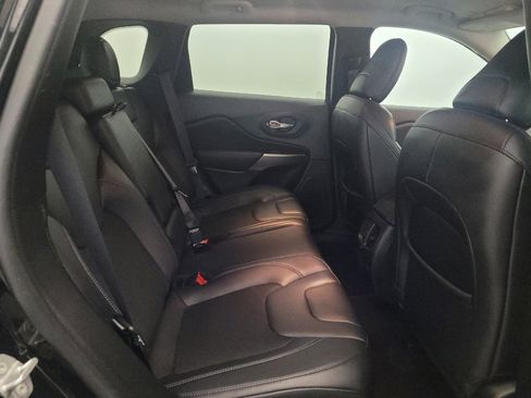 Used 2021 Jeep Cherokee Latitude Plus AWD/4WD image 19