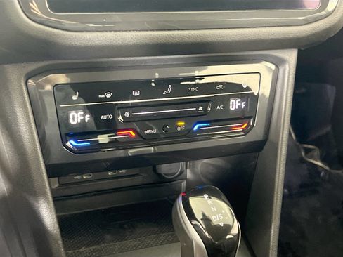 Used 2022 Volkswagen Tiguan SE image 15