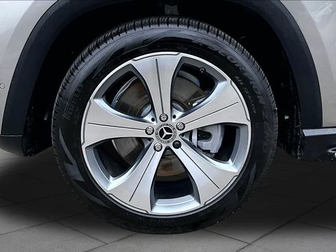Used 2022 Mercedes-Benz GLS 450 4MATIC image 11