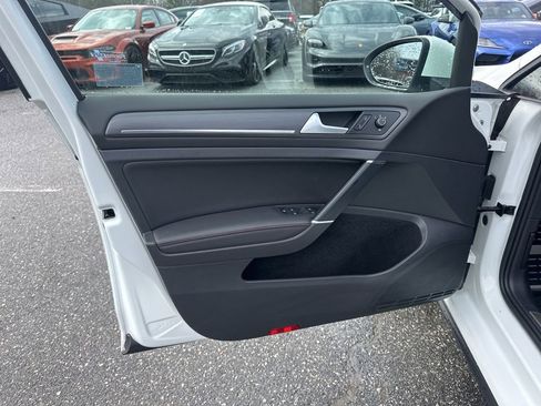 Used 2020 Volkswagen GTI SE image 25