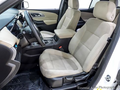 Used 2022 Chevrolet Traverse LS image 13