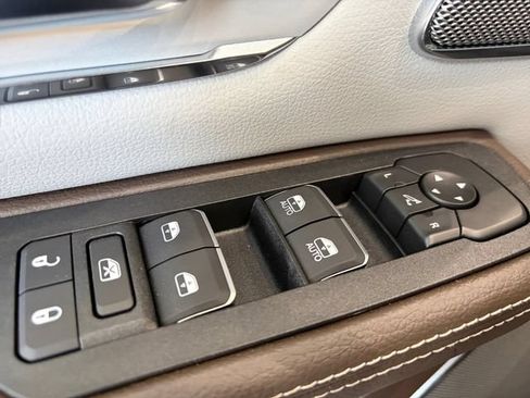 New 2026 RAM 1500 Laramie AWD/4WD image 19