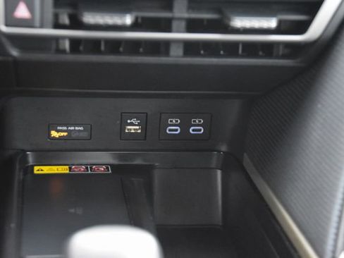 Used 2025 Toyota Camry SE image 33