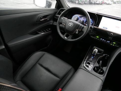 Certified 2026 Toyota Crown AWD/4WD image 9