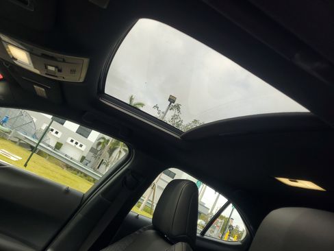 Used 2019 Lexus UX 250h AWD/4WD image 18