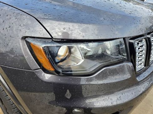 Certified 2020 Jeep Grand Cherokee Altitude AWD/4WD image 18