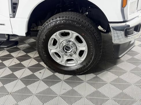 Used 2025 Ford F250 XLT w/ FX4 Off-Road Package AWD/4WD image 12