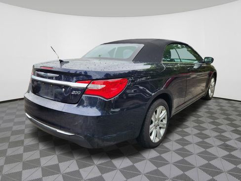 Used 2012 Chrysler 200 Touring FWD image 4