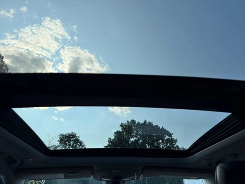 Used 2020 Jeep Cherokee Limited AWD/4WD image 29