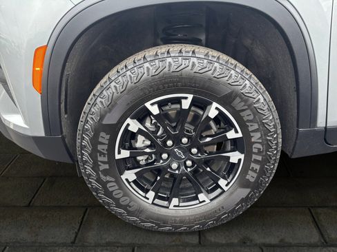 Used 2025 Chevrolet Traverse Z71 w/ Driver Confidence Package image 27