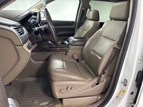 Used 2017 Chevrolet Suburban LT w/ Luxury Package image 10