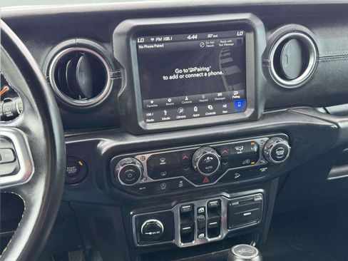 Used 2019 Jeep Wrangler Unlimited Sahara AWD/4WD image 32