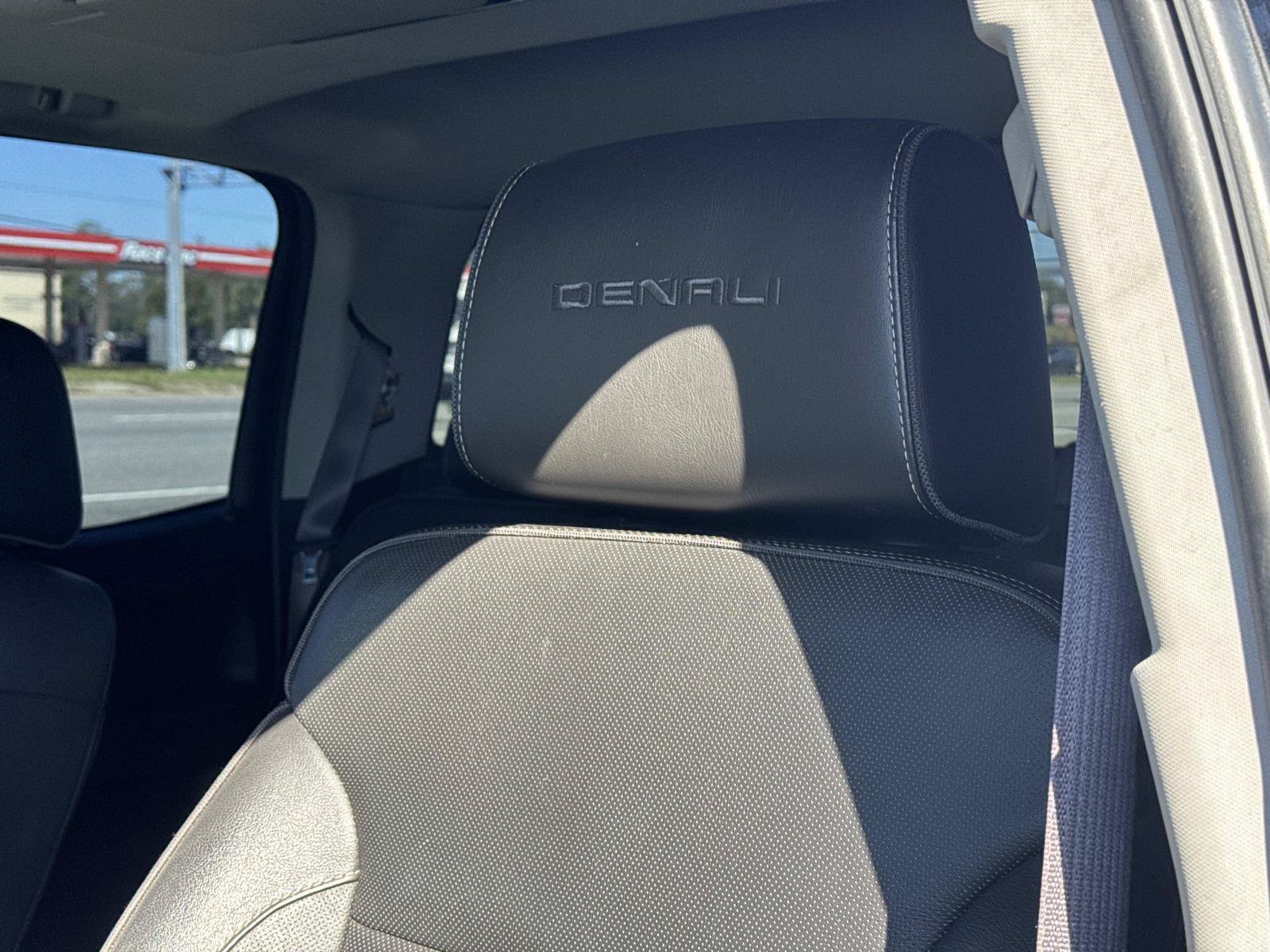 Used 2017 GMC Sierra 2500 Denali w/ Duramax Plus Package AWD/4WD image 12