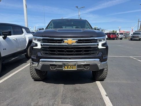 Used 2024 Chevrolet Silverado 1500 LT w/ Z71 Off-Road Package AWD/4WD image 3