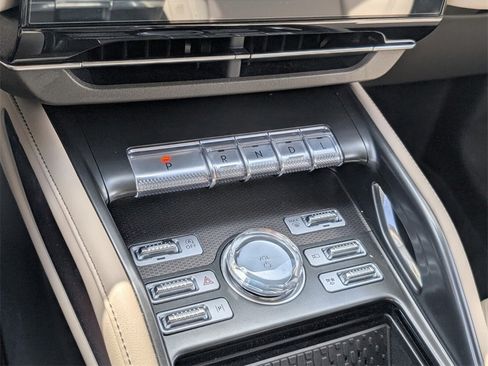 Certified 2025 Lincoln Nautilus Premier image 20