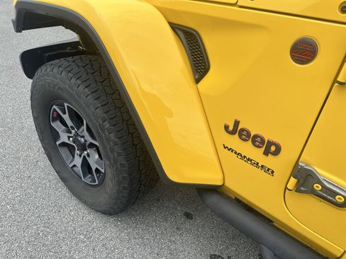 Used 2019 Jeep Wrangler Unlimited Rubicon w/ Cold Weather Group AWD/4WD image 12