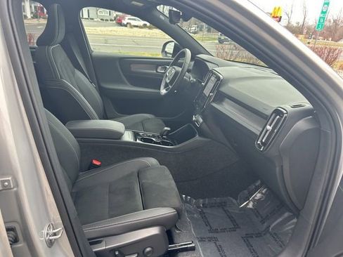 Certified 2025 Volvo XC40 B5 Plus image 15