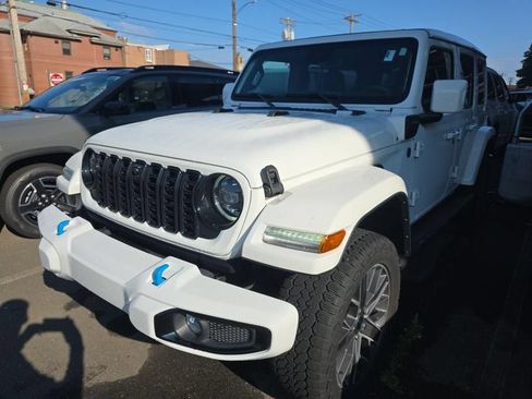 Used 2024 Jeep Wrangler High Altitude AWD/4WD image 3