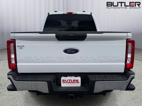 Used 2025 Ford F250 XLT AWD/4WD image 3