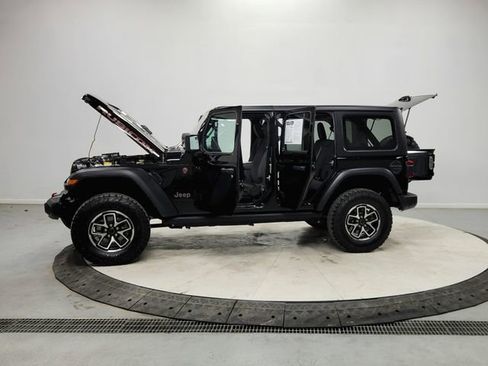 Used 2025 Jeep Wrangler Unlimited Rubicon image 12
