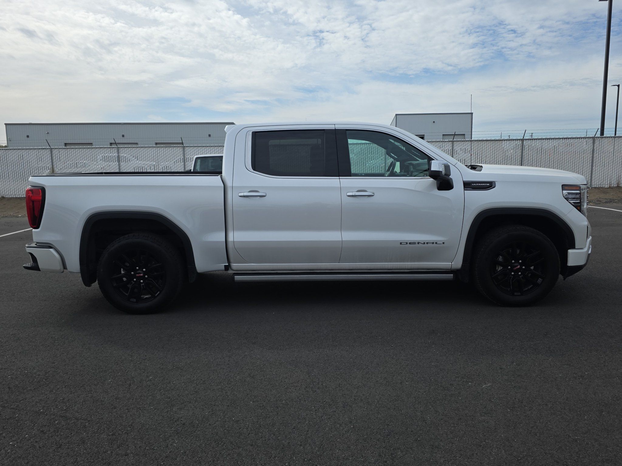 Used 2022 GMC Sierra 1500 Denali Ultimate AWD/4WD image 9