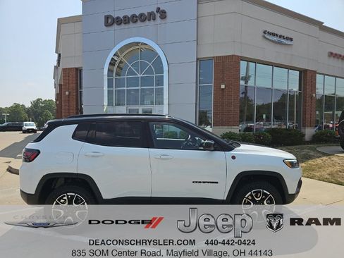 Certified 2025 Jeep Compass Trailhawk w/ Trailhawk Elite Group AWD/4WD image 1