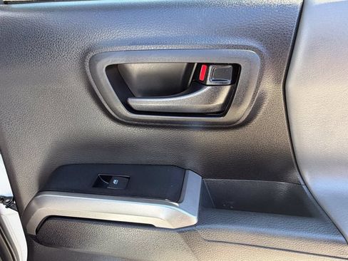 Used 2021 Toyota Tacoma SR5 RWD image 15