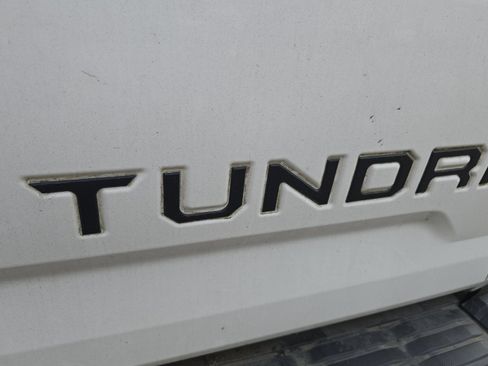 Used 2018 Toyota Tundra SR5 w/ SR5 Upgrade Package AWD/4WD image 8
