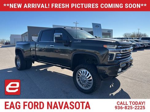 Used 2022 Chevrolet Silverado 3500 High Country w/ LPO, Hitch Package image 1