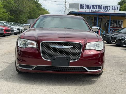 Used 2018 Chrysler 300 Touring w/ Chrome Appearance Package RWD image 2