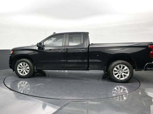 Used 2023 Chevrolet Silverado 1500 Custom image 2