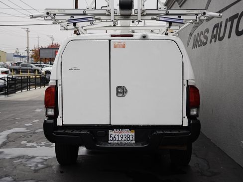 Used 2020 Toyota Tacoma SR image 5