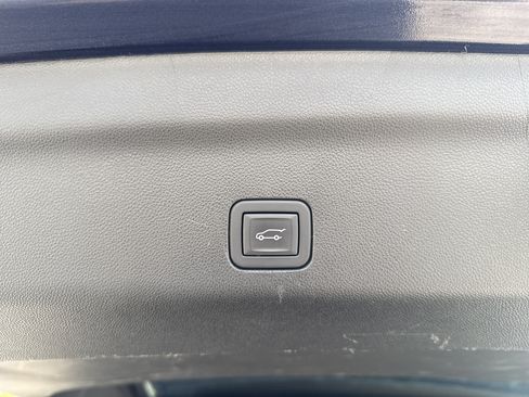 Used 2024 Chevrolet Suburban LT AWD/4WD image 21