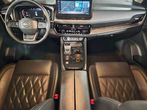 Used 2025 Nissan Rogue Platinum w/ Platinum Premium Package image 18