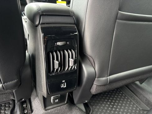 New 2026 Jeep Compass Latitude image 17