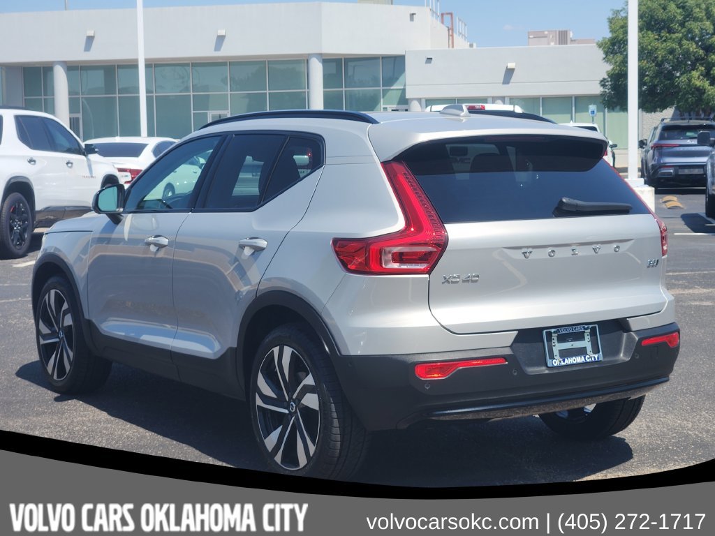 Certified 2024 Volvo XC40 B5 Plus w/ Protection Package Premier AWD/4WD image 4