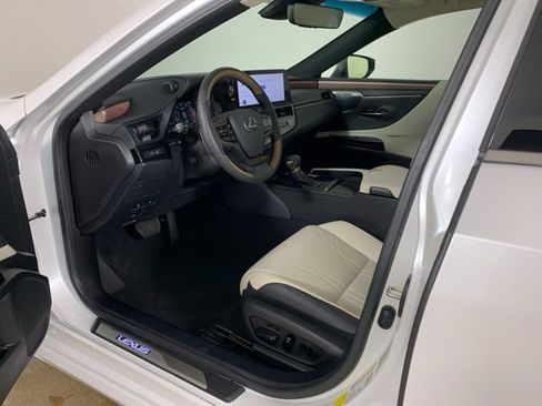 Used 2025 Lexus ES 350 Ultra Luxury w/ Accessory Package (Z2) image 33